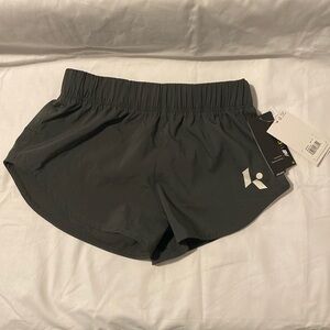 XS (NWT)
New balance sport shorts
Hidden pocket